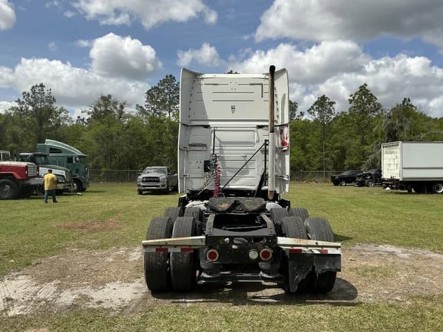 Image of Volvo VNL equipment image 3