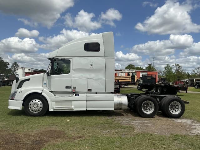 Image of Volvo VNL equipment image 1
