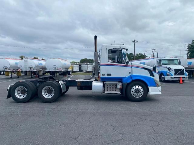 Image of Volvo VNL equipment image 3