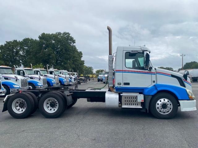 Image of Volvo VNL equipment image 2