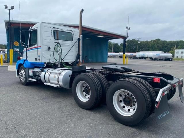 Image of Volvo VNL equipment image 4