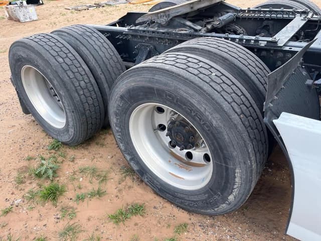 Image of Volvo VNL equipment image 4