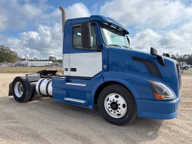 Image of Volvo VNL42T300 equipment image 1