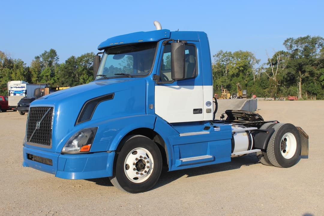 Image of Volvo VNL42T300 Primary image
