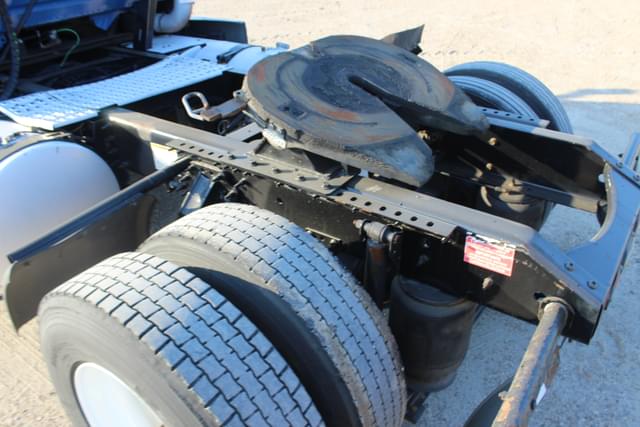 Image of Volvo VNL42T300 equipment image 3