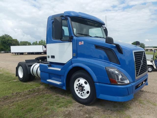 Image of Volvo VNL42T300 equipment image 1