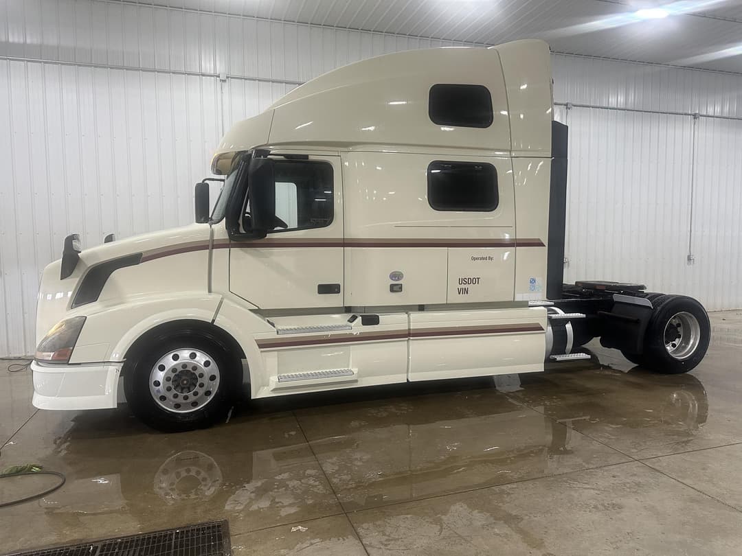 Image of Volvo VNL42T670 Primary image
