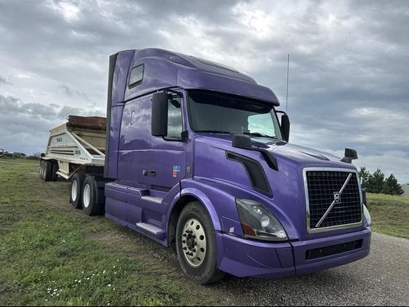 Image of Volvo VNL42T670 equipment image 2