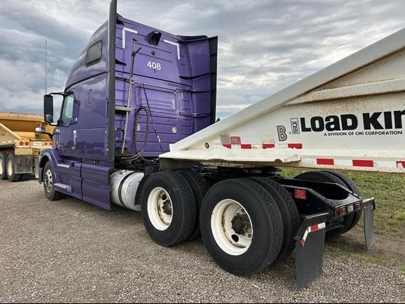 Image of Volvo VNL42T670 equipment image 4