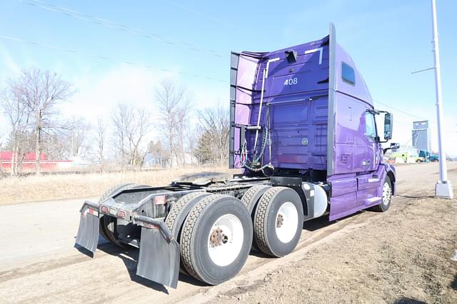 Image of Volvo VNL42T670 equipment image 2