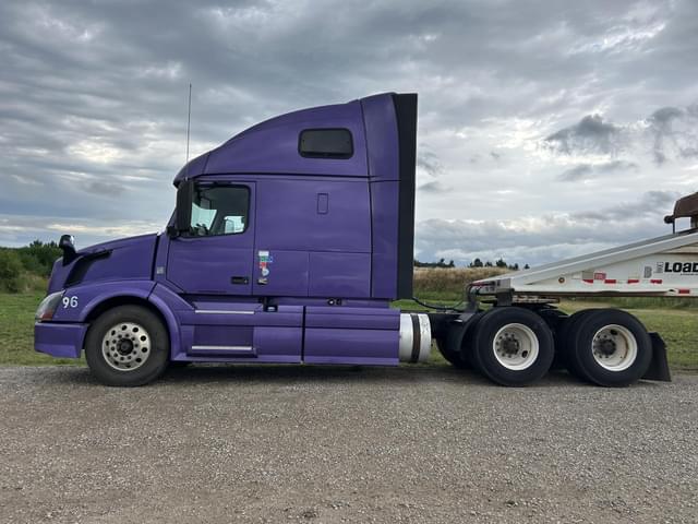 Image of Volvo VNL42T670 equipment image 3