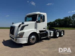 2015 Volvo VNL64T Image