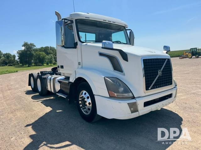 Image of Volvo VNL64T equipment image 2