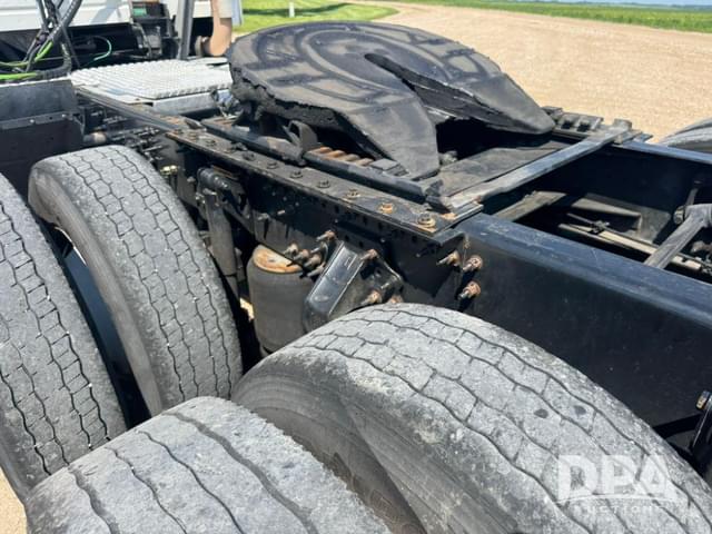 Image of Volvo VNL64T equipment image 4