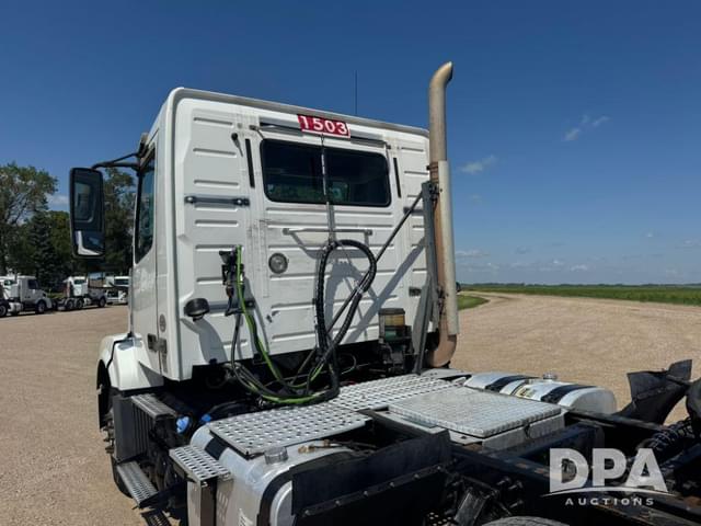 Image of Volvo VNL64T equipment image 1