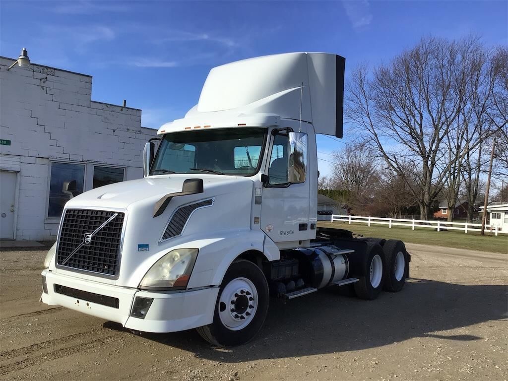 2015 Volvo VNL64T300 Equipment Image0