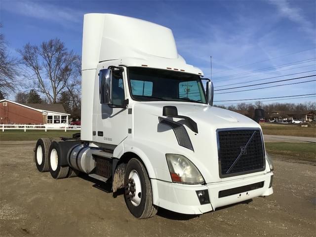Image of Volvo VNL64T300 equipment image 2