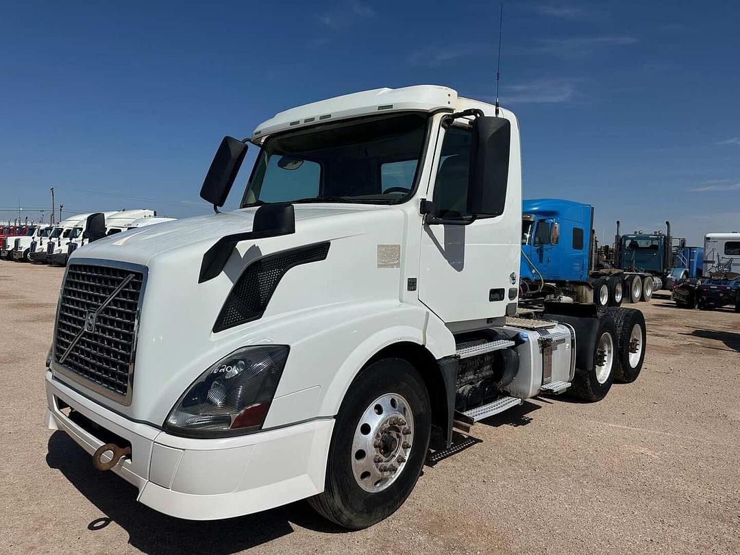 Image of Volvo VNL64T300 Primary image