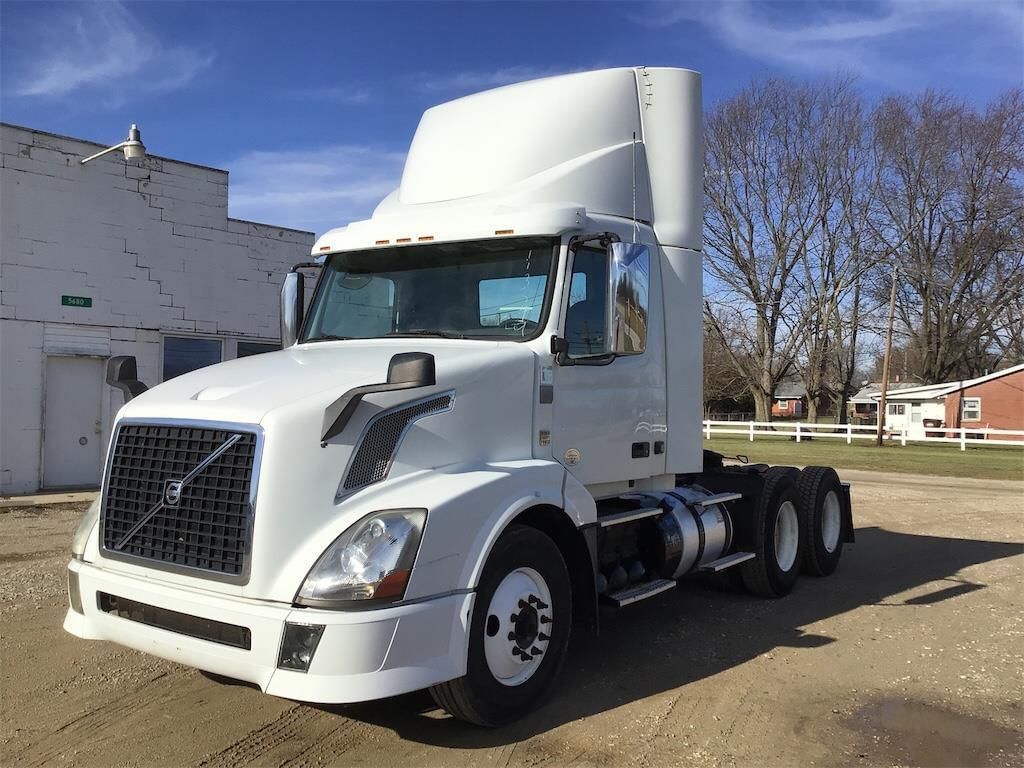 2015 Volvo VNL64T300 Equipment Image0