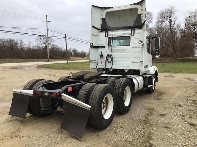 Image of Volvo VNL64T300 equipment image 4