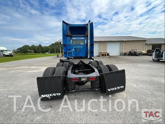Image of Volvo VNL64T300 equipment image 3