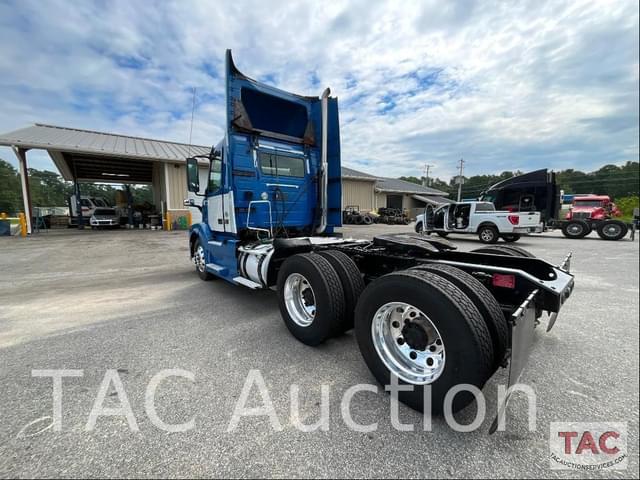 Image of Volvo VNL64T300 equipment image 2