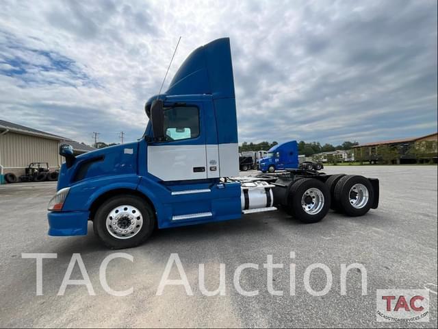 Image of Volvo VNL64T300 equipment image 1