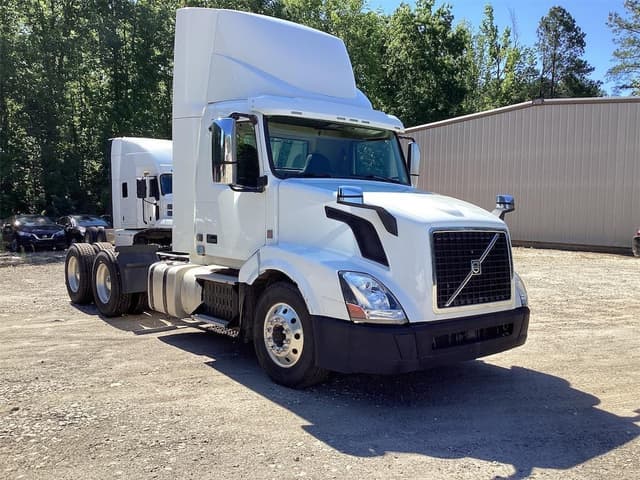 Image of Volvo VNL64T300 equipment image 2
