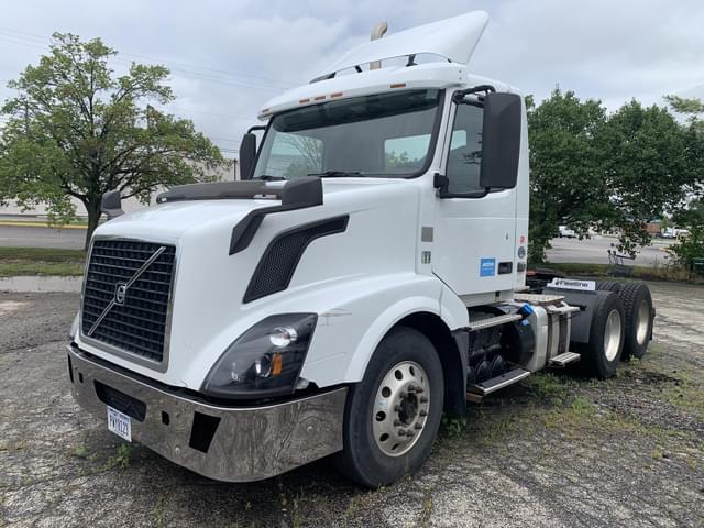 Image of Volvo VNL64T300 equipment image 1