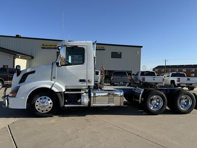 Image of Volvo VNL64T300 equipment image 1