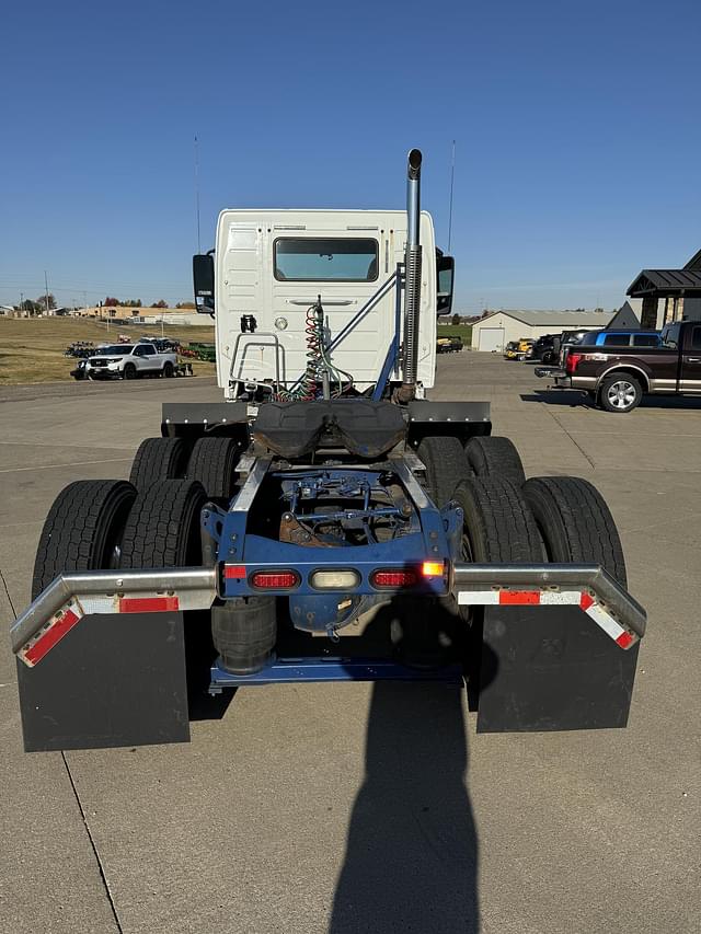 Image of Volvo VNL64T300 equipment image 4