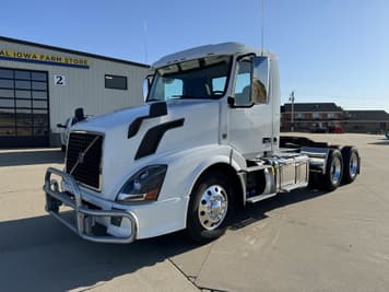 Main image Volvo VNL64T300