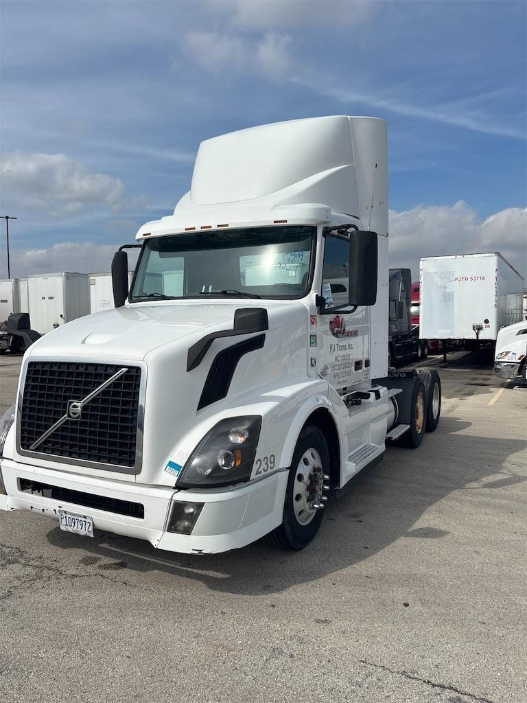 2015 Volvo VNL64T300 Equipment Image0