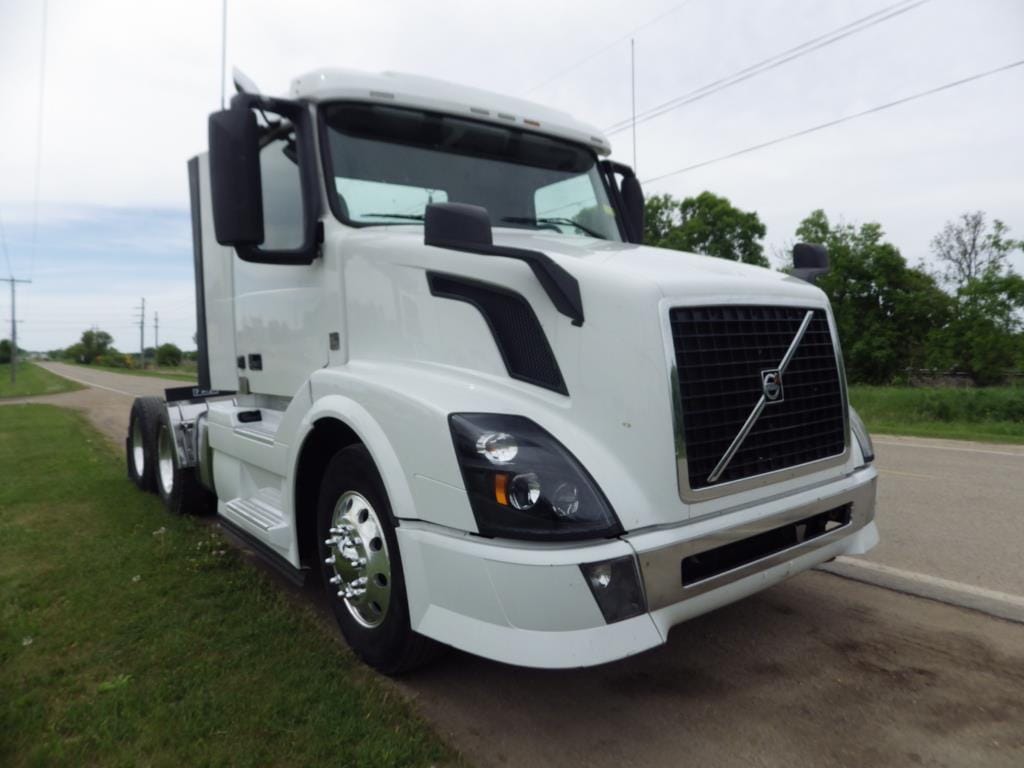 2015 Volvo VNL64T300 Equipment Image0