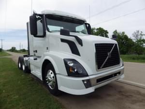 2015 Volvo VNL64T300 Image