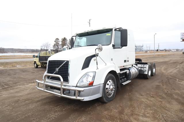 Image of Volvo VNL64T430 equipment image 1