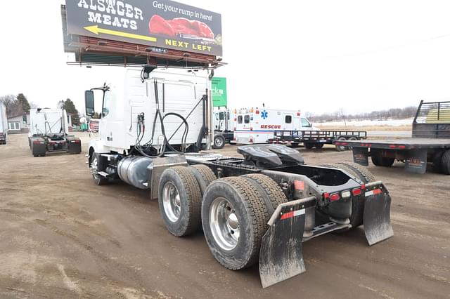 Image of Volvo VNL64T430 equipment image 3