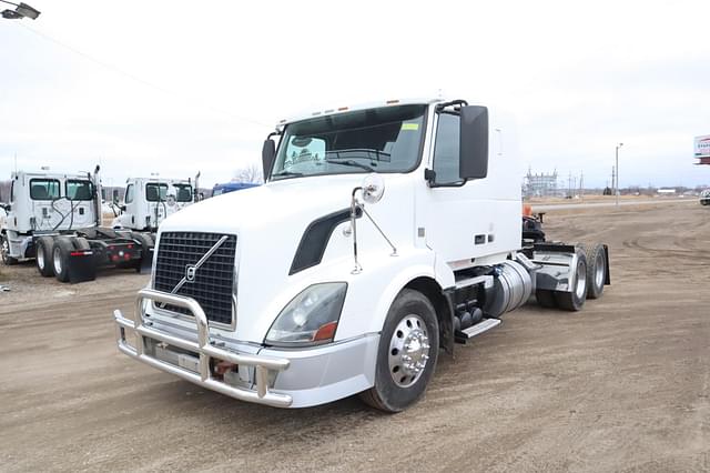 Image of Volvo VNL64T430 equipment image 1