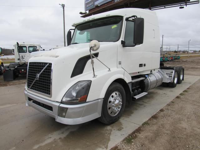Image of Volvo VNL64T630 equipment image 1