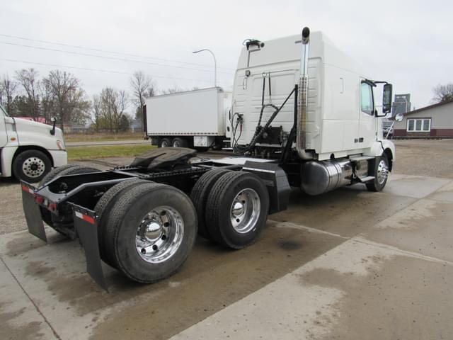 Image of Volvo VNL64T630 equipment image 2