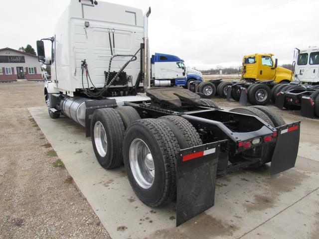 Image of Volvo VNL64T630 equipment image 3