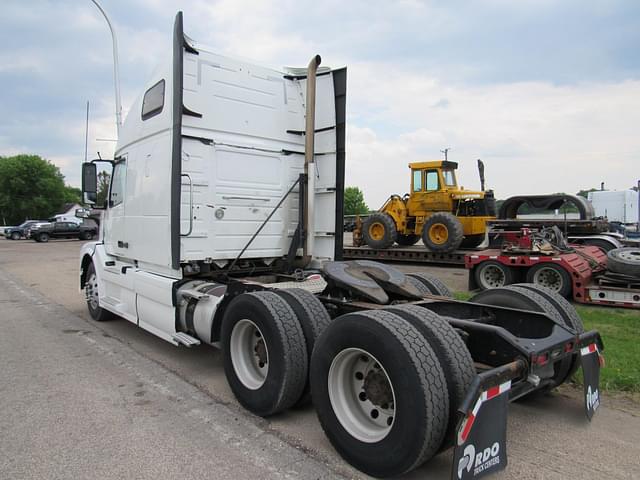 Image of Volvo VNL64T670 equipment image 2