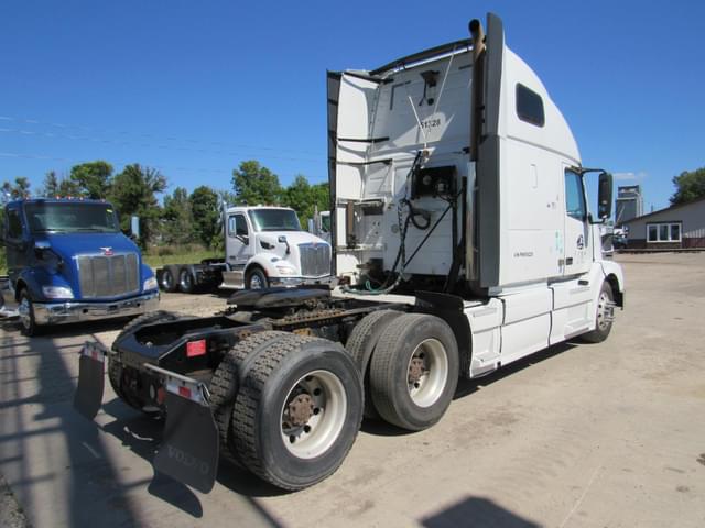 Image of Volvo VNL64T670 equipment image 2