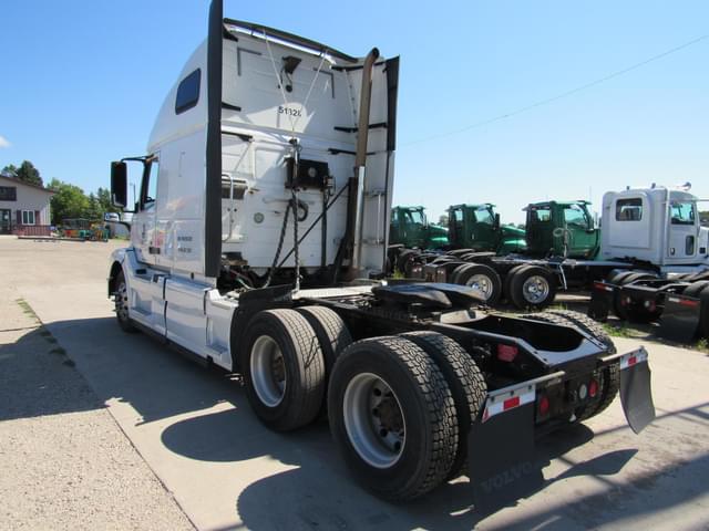 Image of Volvo VNL64T670 equipment image 3