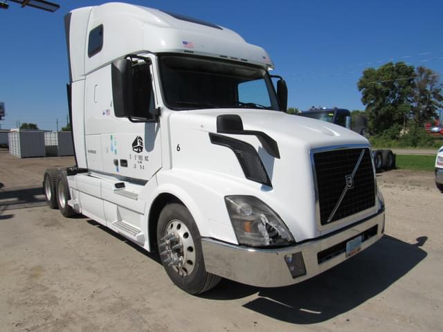 Image of Volvo VNL64T670 equipment image 1