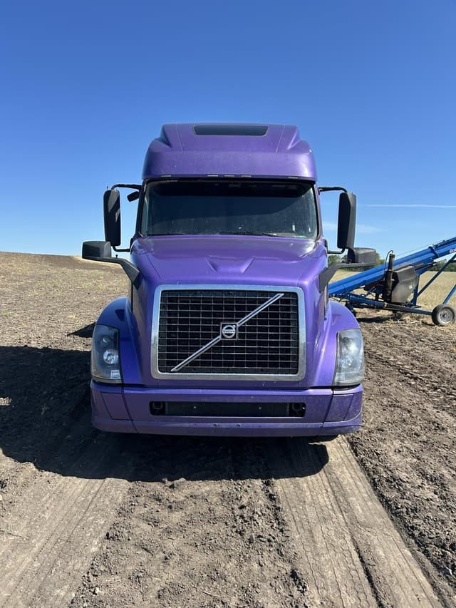 Image of Volvo VNL64T670 equipment image 1