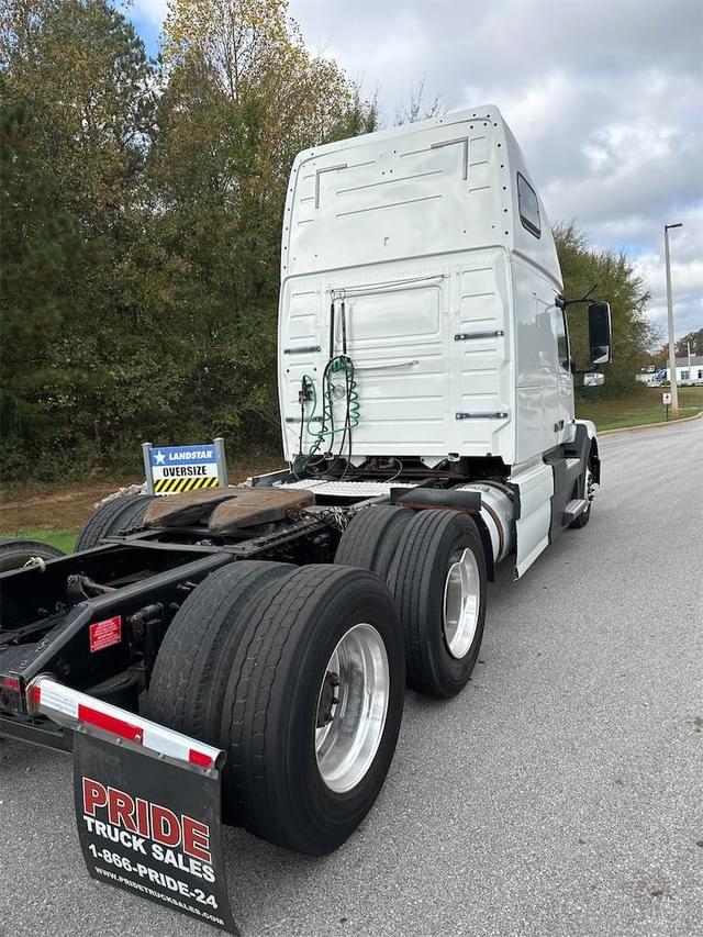 Image of Volvo VNL64T760 equipment image 4