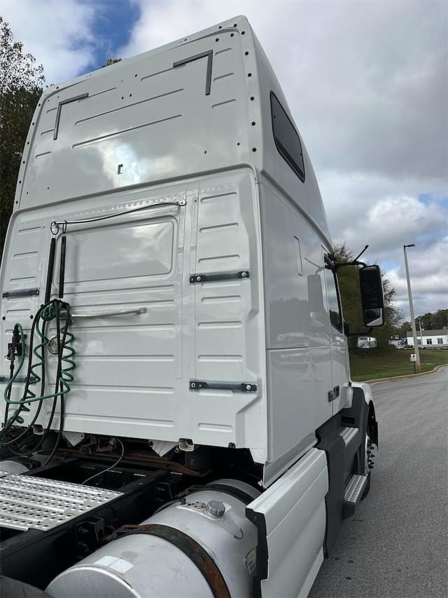 Image of Volvo VNL64T760 equipment image 3