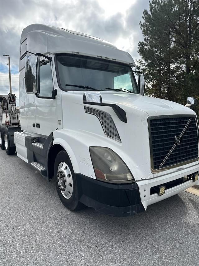 Image of Volvo VNL64T760 equipment image 2