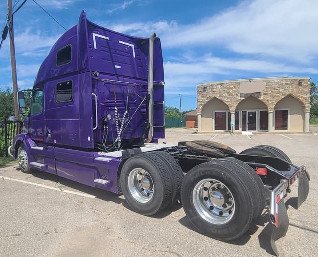 Image of Volvo VNL64T780 equipment image 3
